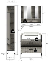 Badkombination bestehend aus einem hohen Schrank, einem Spiegelschrank und einem Waschtisch mit Waschbecken, frontal abgebildet. Maße: ca. 125 x 192 x 48 cm.