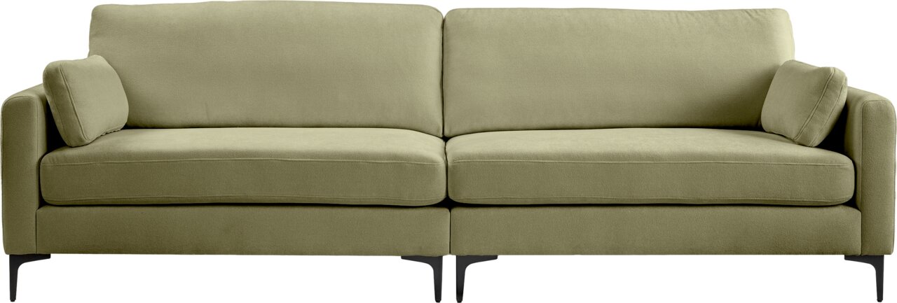 Olivgrünes 2-Sitzer-Sofa mit Stoffbezug, zwei Sitz- und Rückenkissen, seitlichen Armlehnenkissen und schwarzen Metallfüßen, Frontansicht