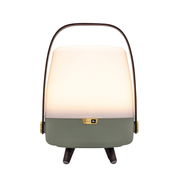 Frontansicht einer tragbaren Lampe mit grünem Sockel und weißem Leuchtkörper, ausgestattet mit einem Griff und JBL-Logo.