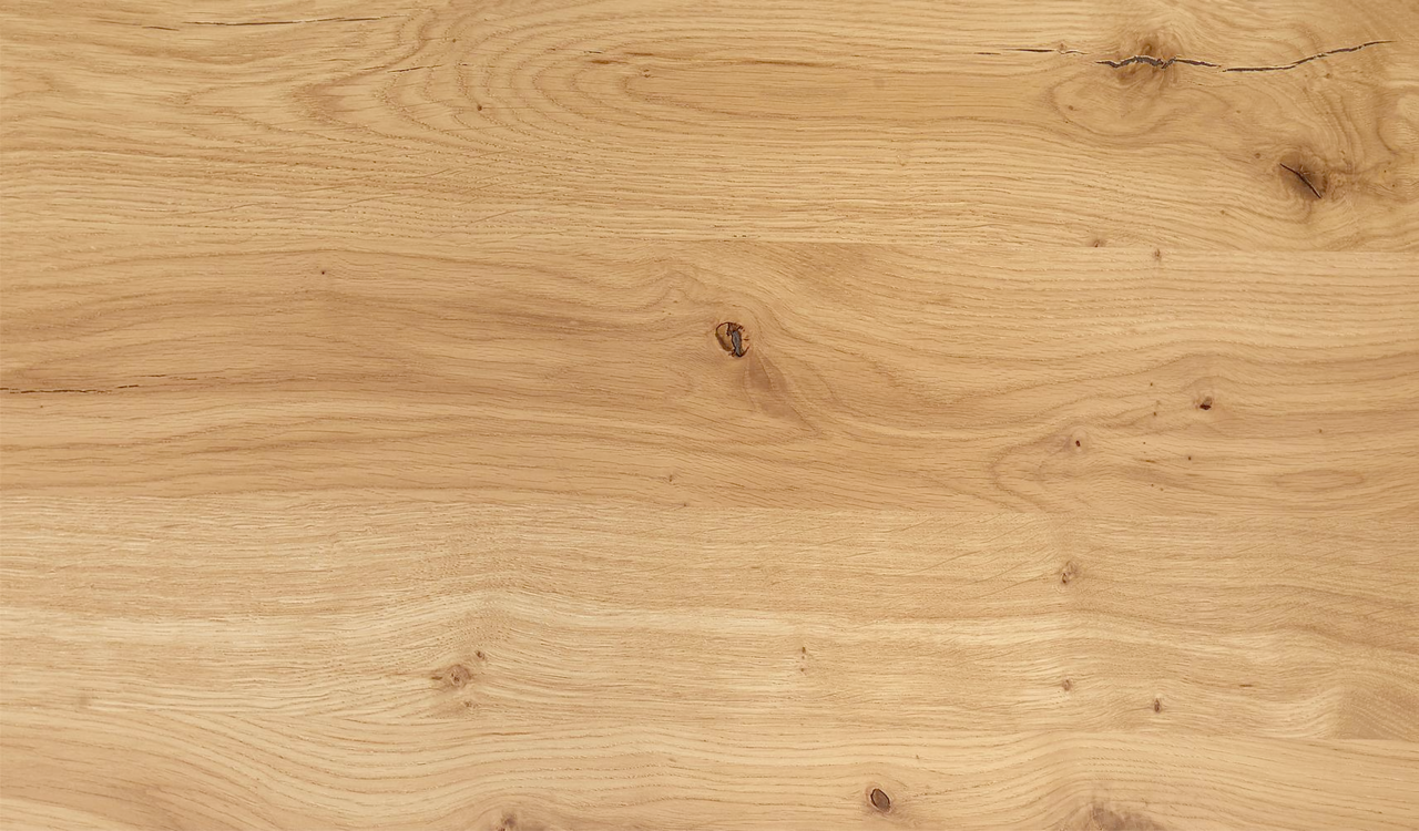 VOSS Schuhschrank VEDO Nahaufnahme einer Holzoberfläche mit natürlicher Maserung und Astlöchern, aus der Vogelperspektive aufgenommen.
