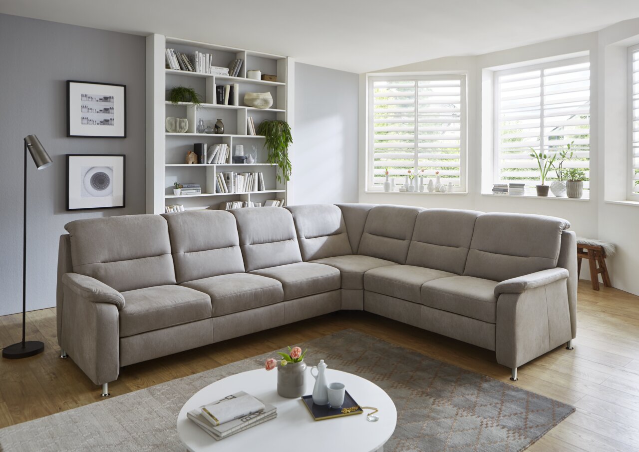Beldomo Comfort Eckgarnitur ERFURT Eckgarnitur Beldomo Comfort ERFURT in einem modernen Wohnzimmer, seitliche Perspektive