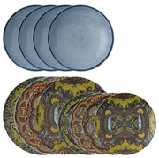 Vogelperspektive auf ein 12-teiliges Tellerset mit Mandala-Design, bestehend aus sechs blauen Tellern und sechs Tellern mit buntem Mandala-Muster.