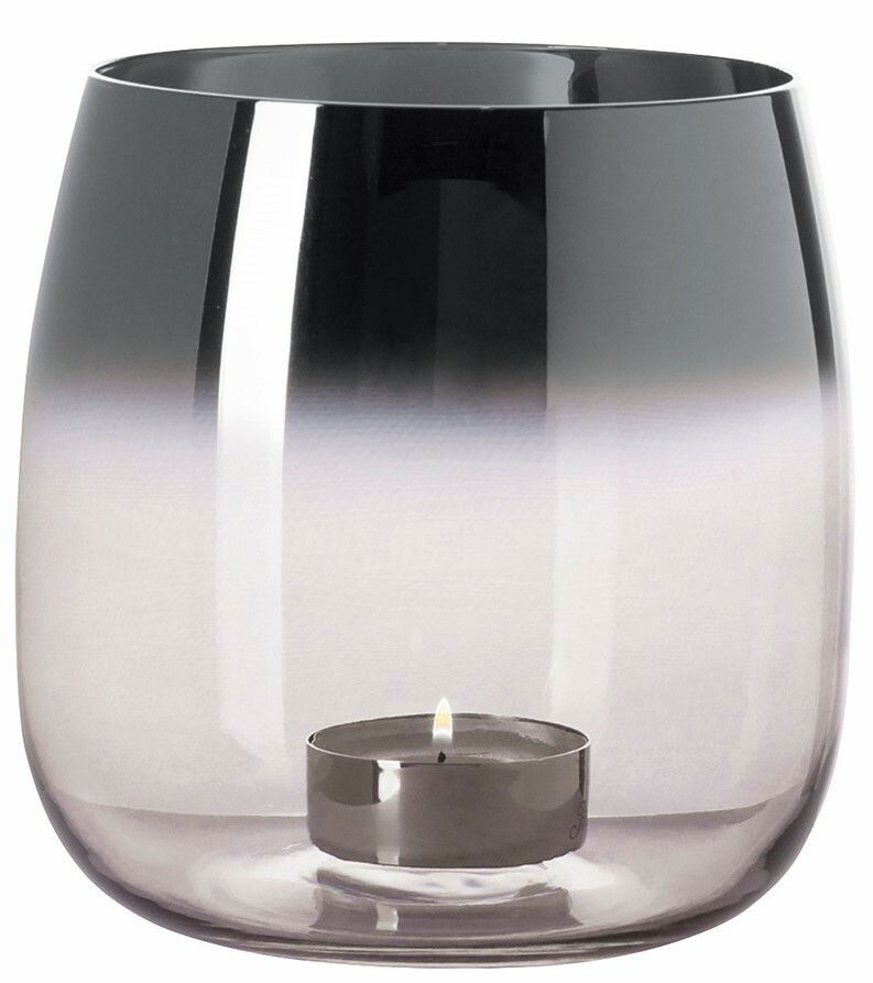 Klares Windlicht oder Vase aus Glas mit einem Teelicht, seitliche Perspektive.