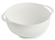 Weiße Schüssel mit zwei Griffen, seitliche Perspektive