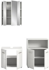 Badezimmerschrank-Kombination in Weiß, bestehend aus einem Spiegelschrank mit drei Türen und zwei Unterschränken mit jeweils zwei Türen, frontal abgebildet.