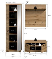Garderoben-Set 3-teilig in Holzoptik, bestehend aus einem hohen Schrank mit Spiegel, einer Wandgarderobe mit Haken und einem niedrigen Schuhschrank. Frontale Ansicht.