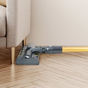 Staubsaugerdüse für Hartböden, seitliche Perspektive, unter einem Sofa