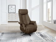 Brauner TV-Sessel in einem modernen Wohnzimmer, seitliche Perspektive.