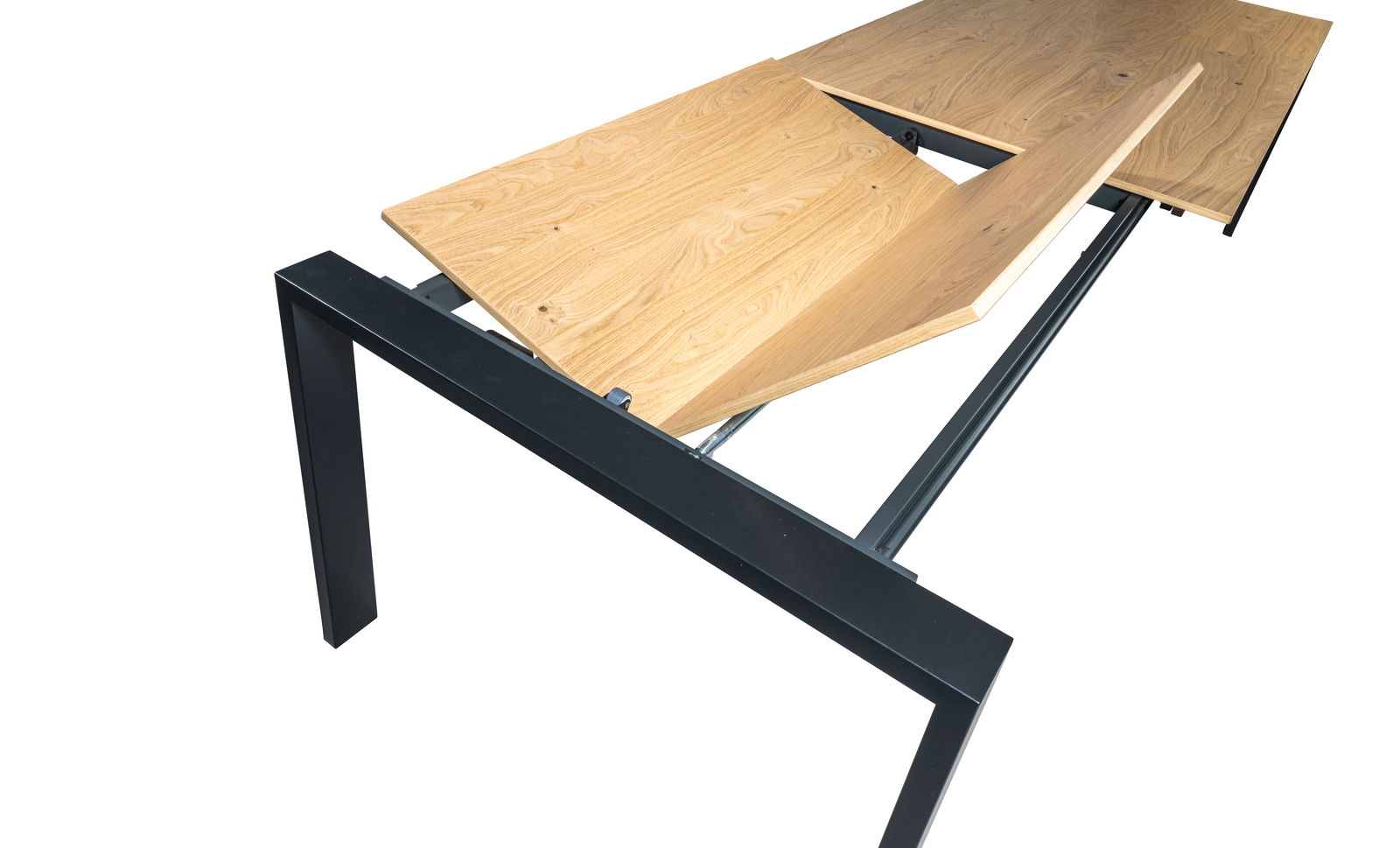 Moderner Esstisch mit ausziehbarer Holzplatte und schwarzem Metallgestell, seitliche Perspektive