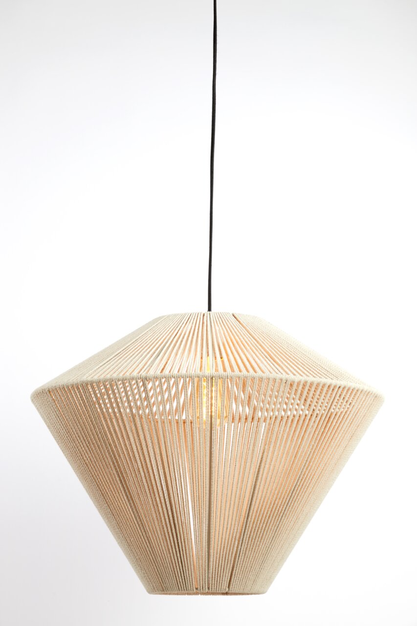 Hängeleuchte mit geometrischem Design aus geflochtenem Material, seitliche Perspektive