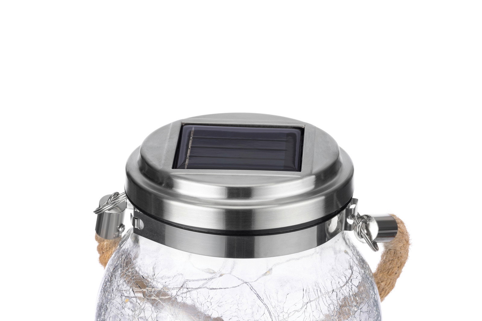 Nahaufnahme einer Solarleuchte mit Edelstahlabdeckung und Solarpanel auf der Oberseite, seitliche Perspektive