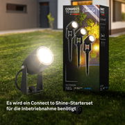 Bodenspikes Extensionset 3er S im Garten, seitliche Perspektive, beleuchtet, mit Verpackung im Hintergrund.