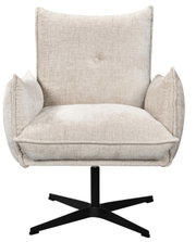 Vooraanzicht van een beige relaxfauteuil met een zwart draaipootje en zachte bekleding.