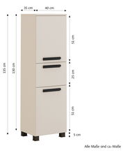 Beiger Midischrank mit drei schwarzen Griffen, abgebildet aus einer leicht seitlichen Perspektive. Maße: 135 cm hoch, 40 cm breit, 35 cm tief.