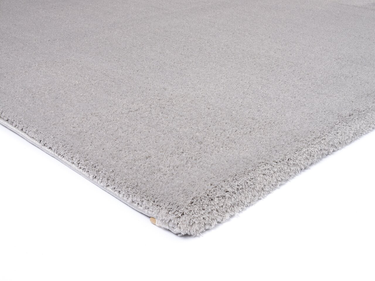 Grauer Teppich Soft Dream, Nahaufnahme der Ecke, Perspektive von der Seite