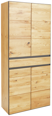 Großer Schuhschrank aus hellem Holz mit mehreren Türen, seitliche Perspektive