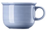 Blaue, gerippte Kaffee-Obertasse aus Porzellan, seitliche Ansicht mit Henkel rechts