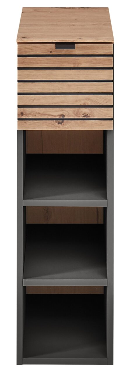 Vooraanzicht van een moderne hangende kast met houten en metalen elementen, drie open vakken en een lade.
