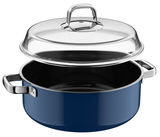 Blauer Schmortopf mit Deckel, seitliche Perspektive