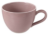 Rosa Kaffeetasse mit horizontalen Rillen, seitliche Perspektive