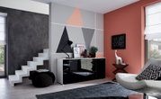 Modernes Sideboard in einem stilvollen Wohnzimmer, frontal betrachtet, mit schwarzer Hochglanzfront und dekorativen Accessoires.