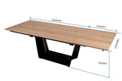 Moderne eettafel met houten blad en zwart metalen onderstel, zijaanzicht