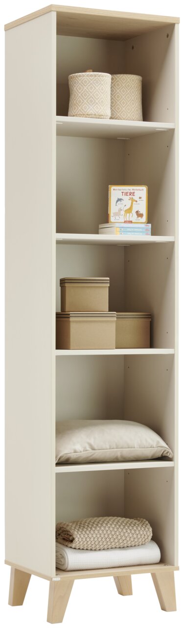 Standregal aus Holz mit fünf offenen Fächern, gefüllt mit Körben, Büchern und Kissen, aus seitlicher Perspektive fotografiert.