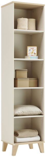 Houten stelling met vijf open vakken, gevuld met manden, boeken en kussens, gefotografeerd vanuit een zijdelingse hoek.