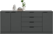 Modernes, dunkelgraues Sideboard mit zwei Türen und vier Schubladen, flacher Ablage mit Deko (Bücher, Box, Vase mit Pflanze), frontale Ansicht auf weißem Hintergrund.