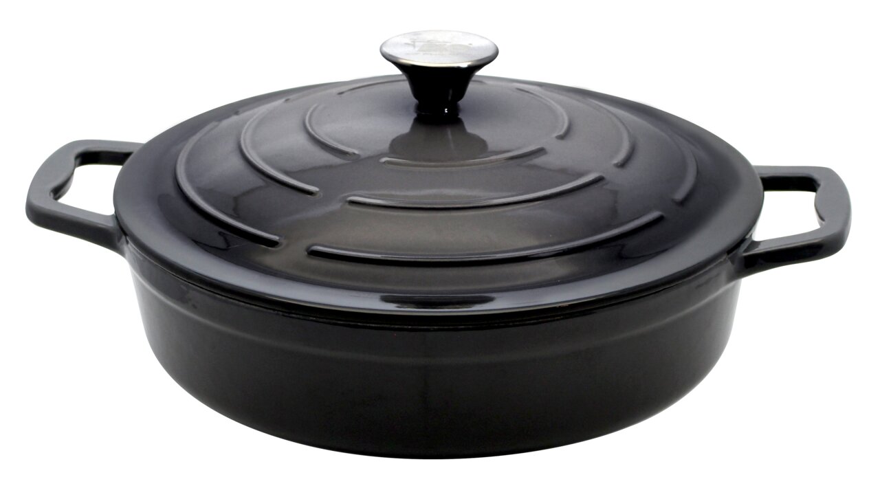 Schwarzer Servierbräter aus Gusseisen mit Deckel, seitliche Perspektive