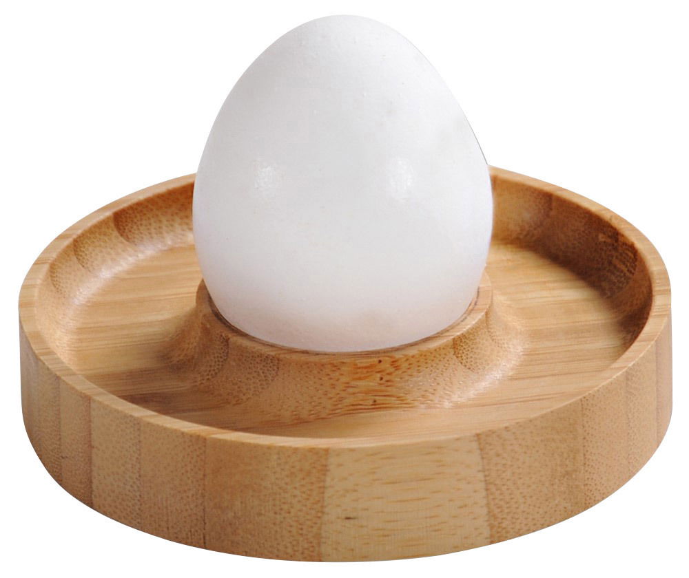 Eierbecher aus Bambus mit einem Ei, Ansicht von oben