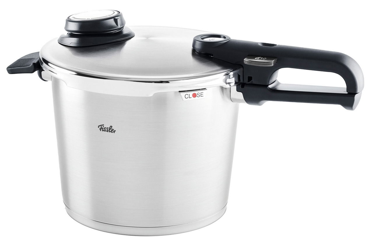 Fissler Schnellkochtopf Vitavit Premium, seitliche Perspektive, Edelstahl mit schwarzem Griff und Deckel.