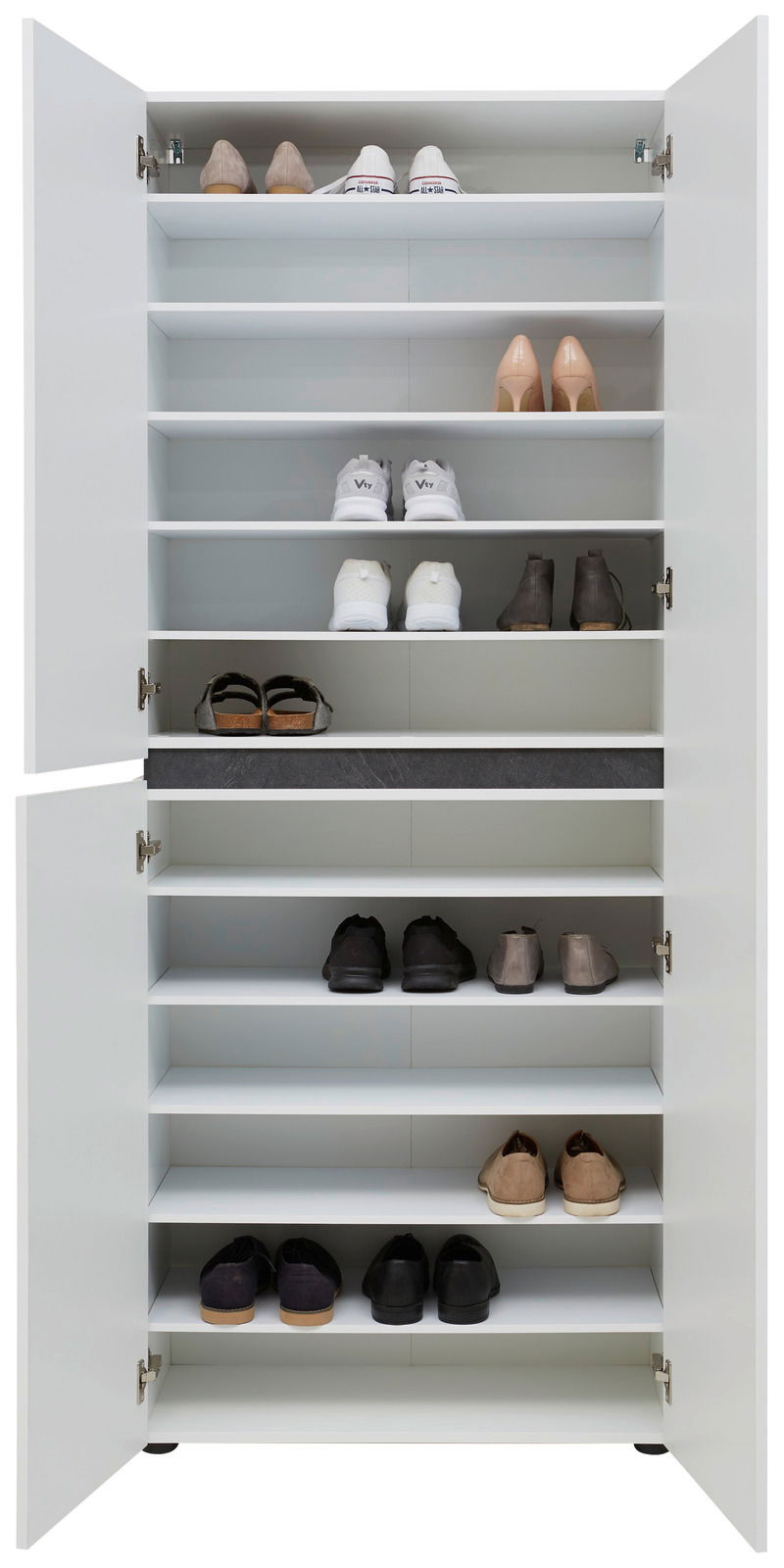 Offener XL-Schuh- und Mehrzweckschrank mit mehreren Regalböden, gefüllt mit verschiedenen Schuhen, aus frontaler Perspektive.