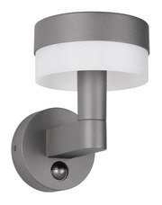 Moderne LED-Außenwandleuchte in seitlicher Perspektive mit rundem, grauem Gehäuse und integriertem Bewegungsmelder