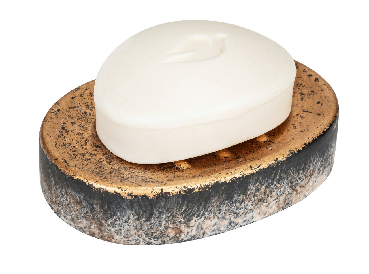 Seifenablage Lacona mit ovaler Form, goldener Oberfläche und schwarzem Rand, von oben fotografiert, mit einem Stück Seife darauf.