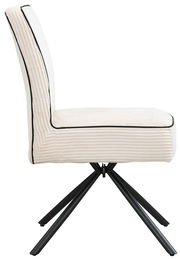 Seitenansicht eines modernen Stuhls mit cremefarbenem, geripptem Stoffbezug und schwarzen Metallbeinen.