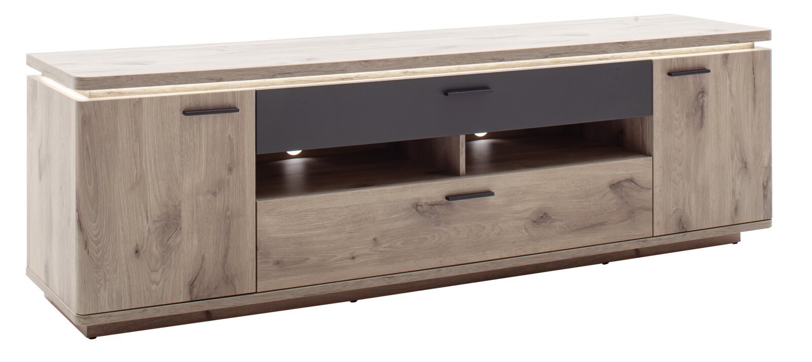 Modernes TV-Lowboard in heller Holzoptik mit zwei Türen, Schublade und offenen Fächern samt LED-Beleuchtung, schwarz abgesetzter Front und Metallgriffen, schräg von vorne links fotografiert