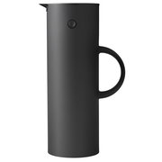 Schwarze Isolierkanne mit 1 Liter Fassungsvermögen, seitliche Ansicht.