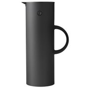 Schwarze Isolierkanne mit 1 Liter Fassungsvermögen, seitliche Ansicht.