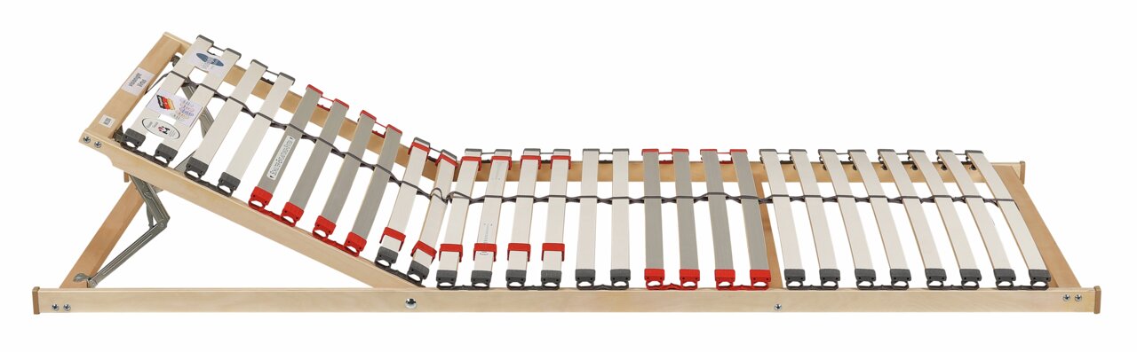 Seitliche Ansicht eines verstellbaren Lattenrosts mit Holzrahmen und flexiblen Leisten, teilweise angehoben.