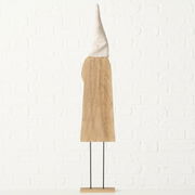 Holzfigur mit spitzem Hut, seitliche Perspektive