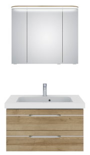 Vooraanzicht van een moderne badkamermeubelcombinatie met spiegelkast en wastafelonderkast in houtlook.