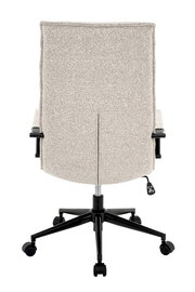 Rückansicht eines beigen Drehstuhls mit schwarzem Fußkreuz und Rollen