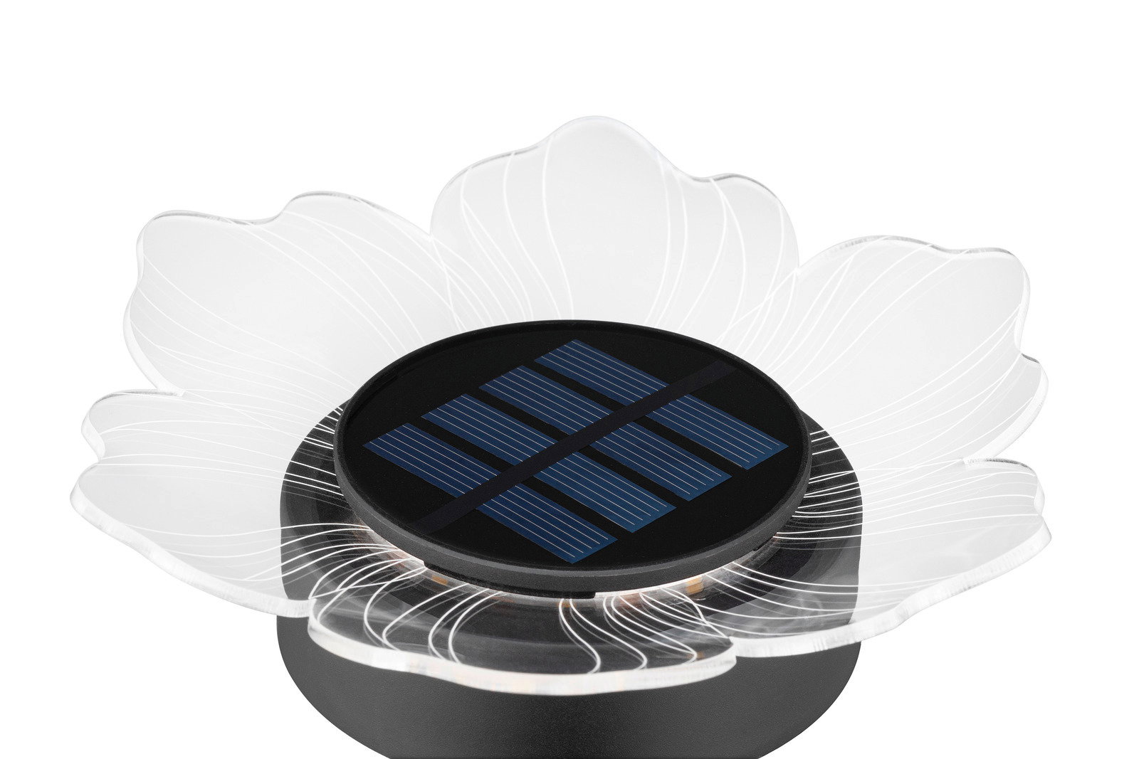 Nahaufnahme einer blumenförmigen Solarleuchte mit transparenten Blütenblättern und einem zentralen Solarpanel, von oben betrachtet.