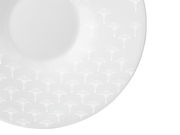 Weiße Untertasse mit dezentem Muster, Draufsicht