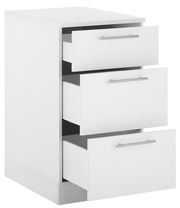 Weißer Unterschrank mit drei offenen Schubladen, perspektivisch von vorne links fotografiert.