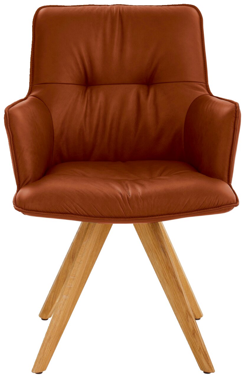 Designfauteuil van bruin leer met houten poten, vooraanzicht
