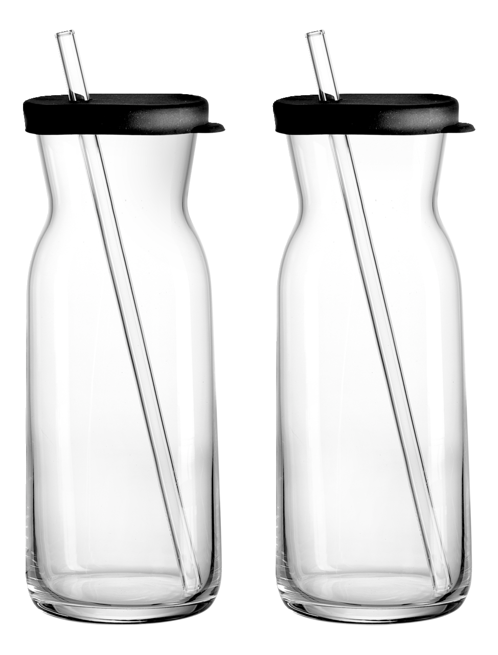 Zwei transparente Glaskaraffen mit schwarzen Deckeln und integrierten Trinkhalmen, frontal betrachtet.