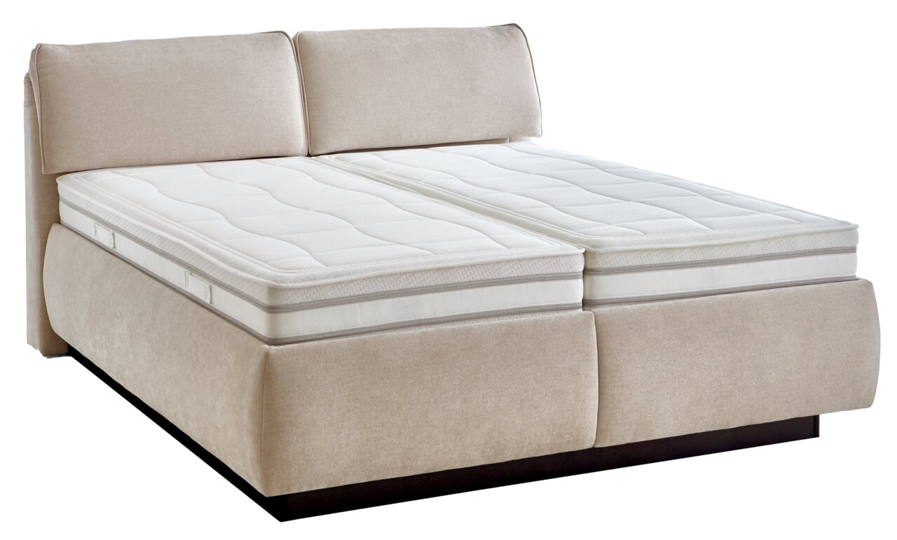 Beiges Polsterbett mit zwei Matratzen, seitliche Perspektive