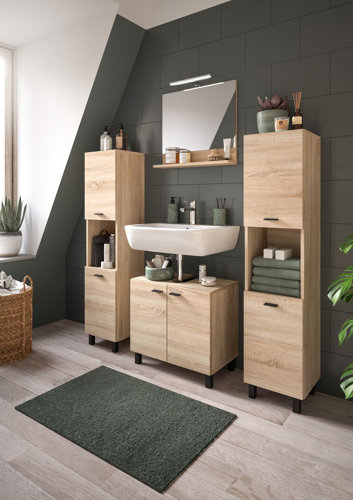 Moderne Badkombination aus Holz mit Waschbecken, Spiegel und Stauraum, seitliche Perspektive